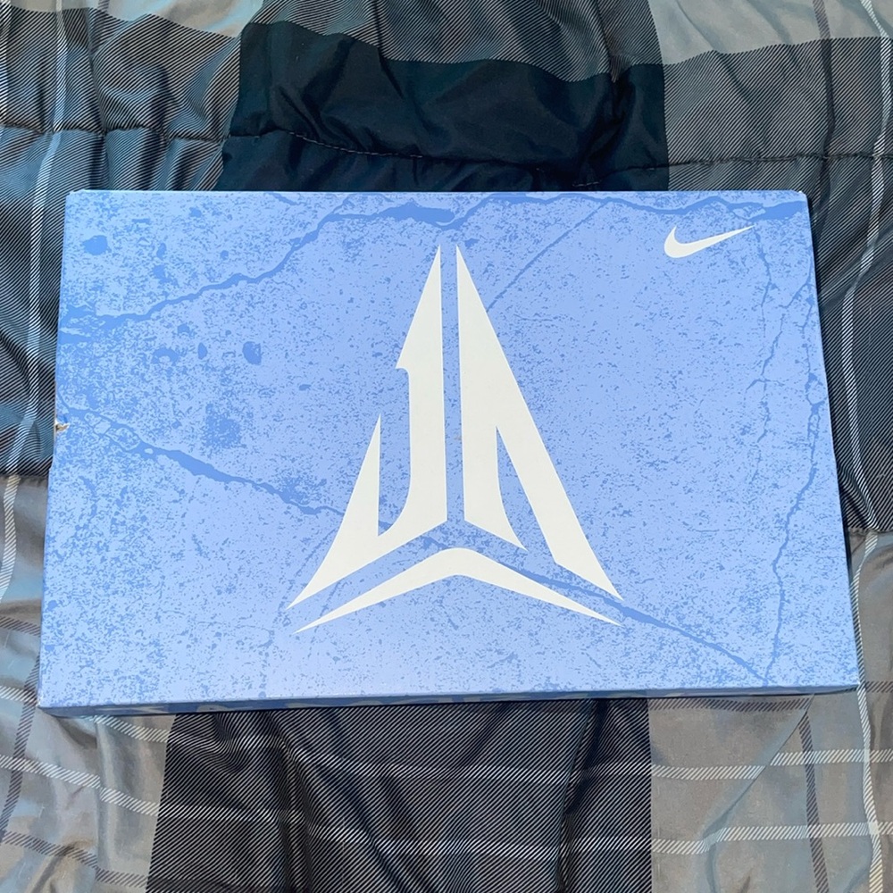 Ja 1 shoe box